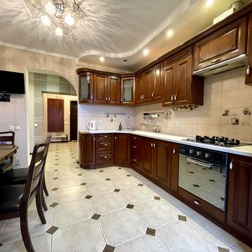 Лесі Українки вул., 6