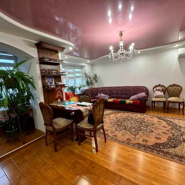 3 рівнева квартира з цікавим плануванням/Південний м-рн