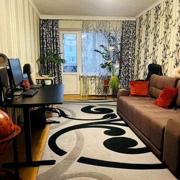 Академіка Сахарова вул., 44