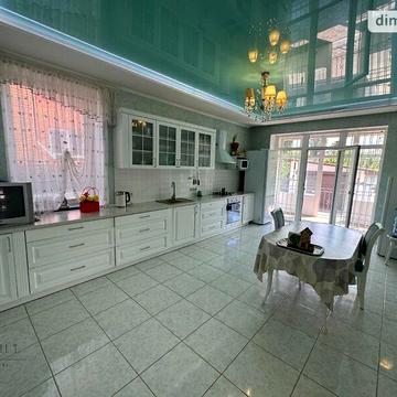 Довгострокова оренда 5к Дім Святкова вулиця