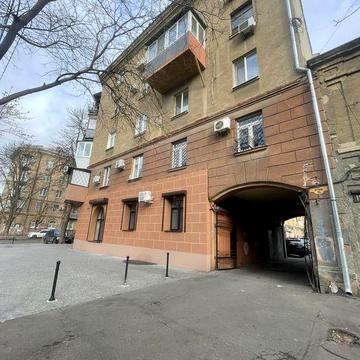 Продам 3 комнатную в сталинке.ул.Дегтярная
