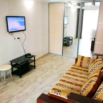 Незалежності вул. (Титова), 17