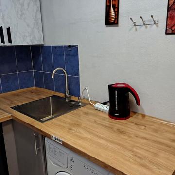 Празька вул., 8