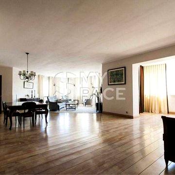 Простора квартира на Подолі в новому будинку вул. Турівська, 31