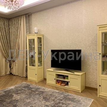 Метро Харківська. 3 кімнатна квартира 106 кв.м на Ревуцького 9