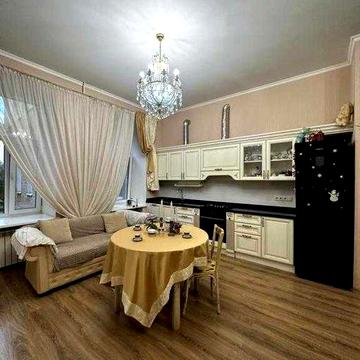 Продаж 3-к квартири Кониського (Тургенівська) 60. Дореволюційний, 100м