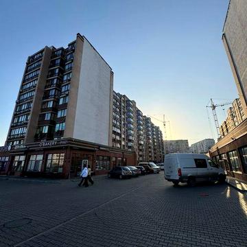 Простора квартира на першій лініі від моря ЖК Парус