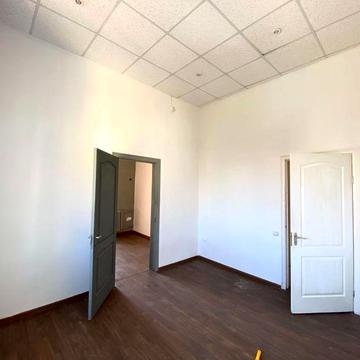 Пропонується на продаж 2-а квартира, метро Площа Українських Героїв