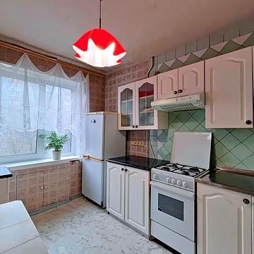 Менахем-Мендл Шнеєрсона вул. (Мініна), 11