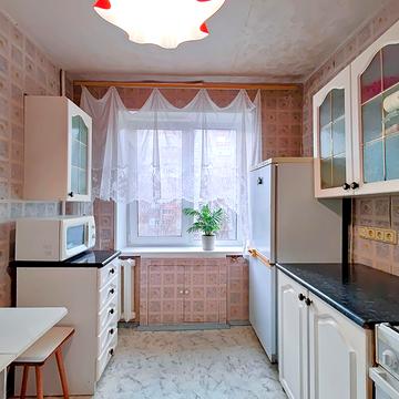 Менахем-Мендл Шнеєрсона вул. (Мініна), 11