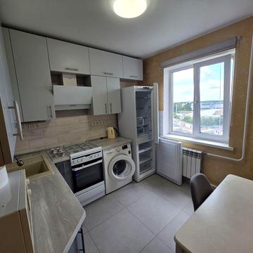 Двокімнатна з ремонтом біля Екомаркетв