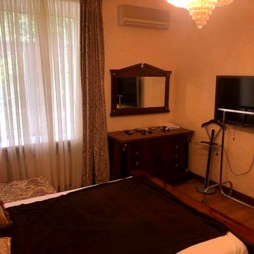 Оренда 2-к квартири, вул. Льва Толстого 25, метро Університет.