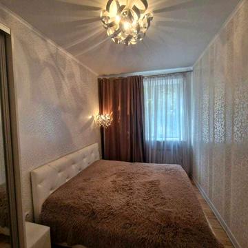 Центр Продам трехкомнатную сталинку на Пастера