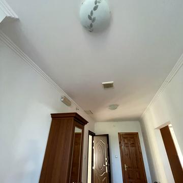 Центральна, 12