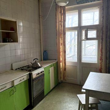 2 кімнатна сталінка,Центр,Незалежної України 40, 12 квітня