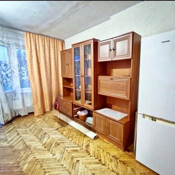 Академіка Навашина вул., 11