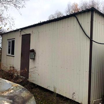 Дачний вагончик на березі р.Дніпро