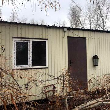 Дачний вагончик на березі р.Дніпро