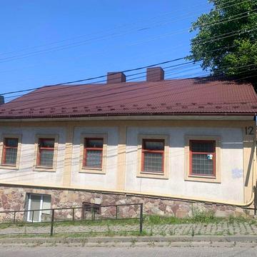 Продається біля Соборної площі будинок з приватизованою ділянкою 6 сот