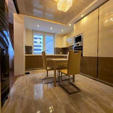 Оренда автономної трикімнатної квартири вул. Анни Ахматової, 30