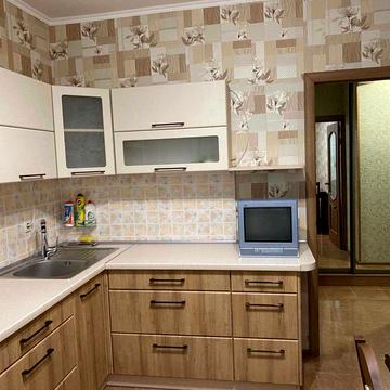 Академіка Корольова вул., 70