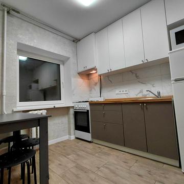 Ґарета Джонса вул. (Сімї Хохлових), 1