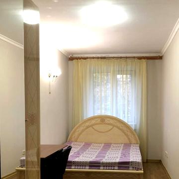 Салютна вул., 17