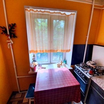 Метро Звіринецька, бульв Міхновського 8, поруч метро Либідська, Новус