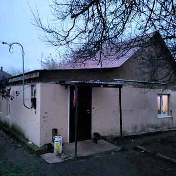 Продається невеликий будинок на Озерній Балці