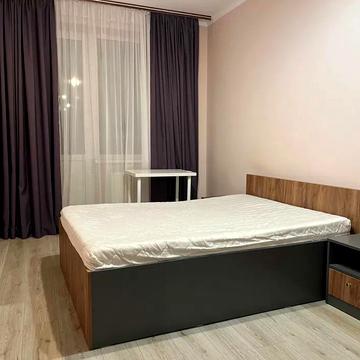 Салютна вул., 1-Б