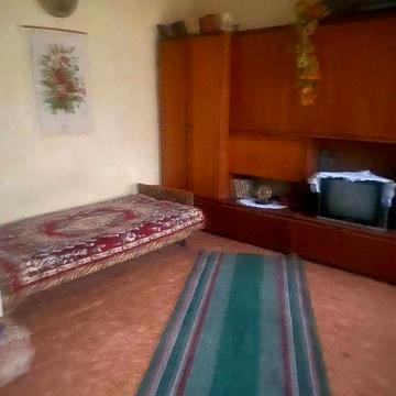 Здається 1 кімнатний будинок в центрі міста.