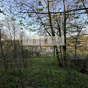 Набережна вул., 55