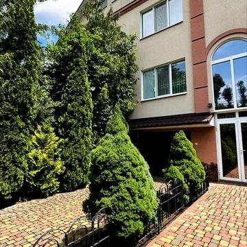 Продаж ! Будинок на Пятничанах з власною водоймою , банею та басейном