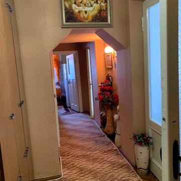 Продаю двокімнатну квартиру з гаражем (Центр)