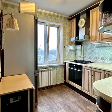 Прирічна вул., 27