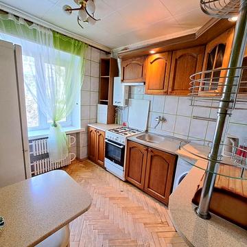 Старий Поділ вул., 18