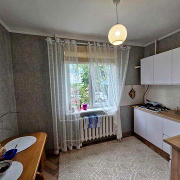 Продам 3-х к/квартиру з ремонтом та меблями