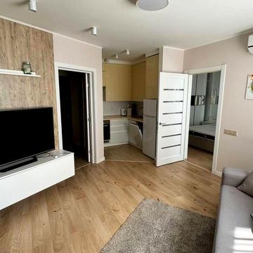 Зарічна вул., 1-Б