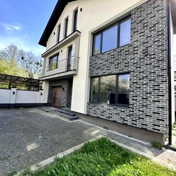 Каховська вул., 19