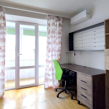 Карпатська вул., 4