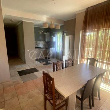 Хутірська, 8