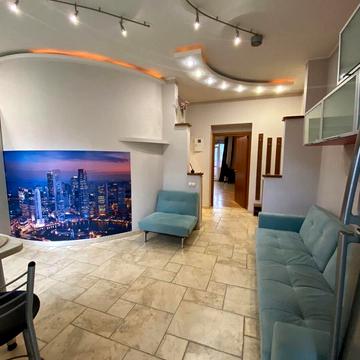 Прорізна вул., 3