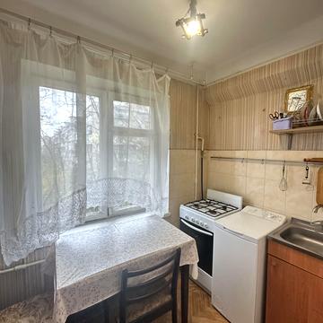 Мілютенка вул., 44-Б