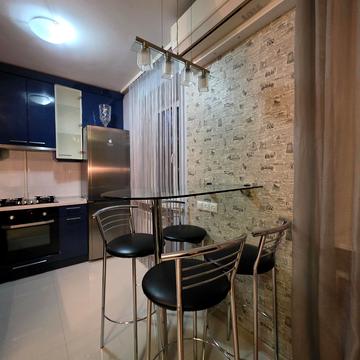 Богдана Хмельницького просп. (Героїв Сталінграда), 18