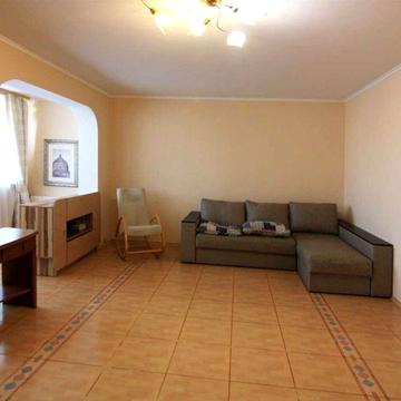 Оренда просторої квартири на Позняках поряд з метро, вул. Бориса Гмирі