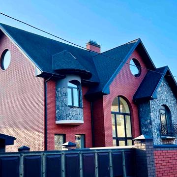 Новий будинок 160 м2, центр, парк, річка