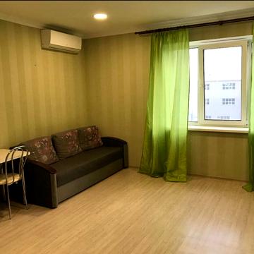 Юрія Поправки вул. (Миколи Лебедєва), 7