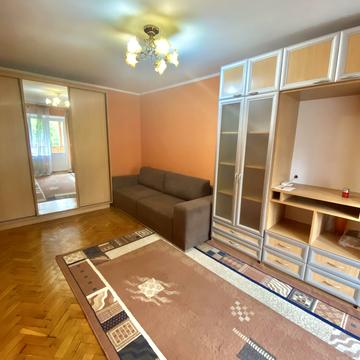 Вишгородська вул., 44