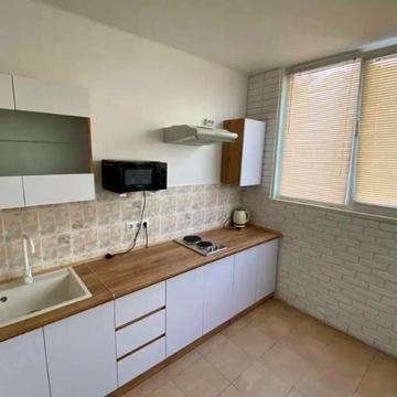 Небесної Сотні просп. (Маршала Жукова), 11