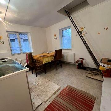 Продається частина будинку барачного типу з добудовою  
Район ДЮСШ